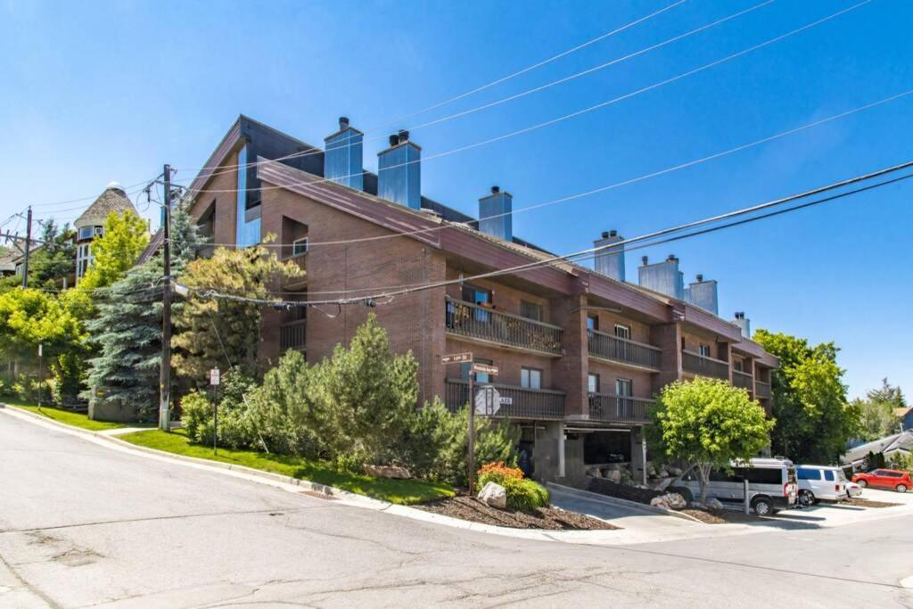 2bd 2ba With Hot Tub And Pool * Park City