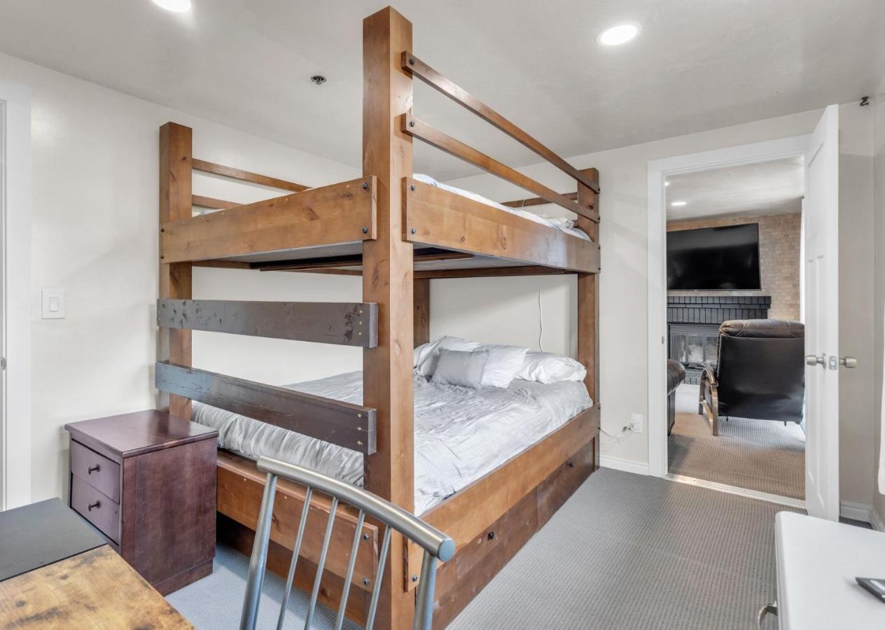 2bd 2ba With Hot Tub And Pool